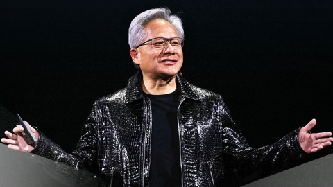 트럼프 비자 폭탄에 젠슨 황 "뛰어난 인재 영입 필요한데"