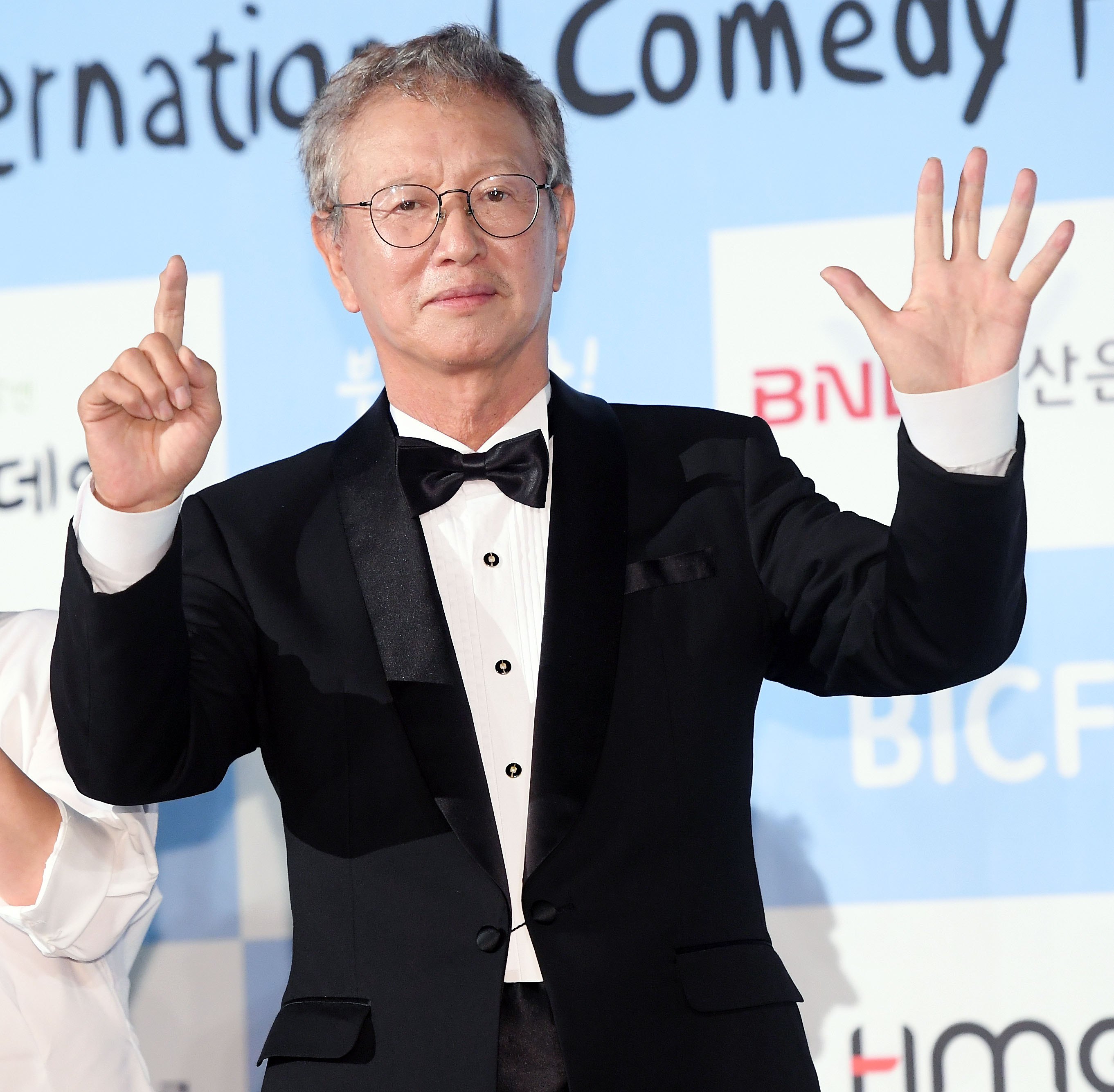'개그 대부' 전유성, 위독…후배들 영상편지로 응원