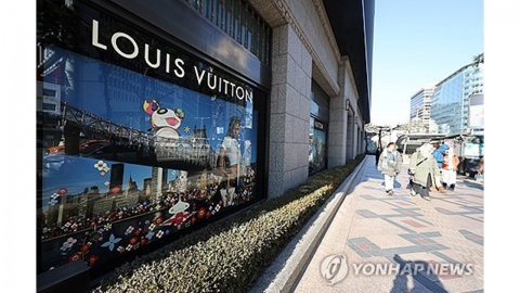 한국인의 지치지 않는 '명품 사랑'..."루이뷔통·디올, 플래그십 매장 확장"