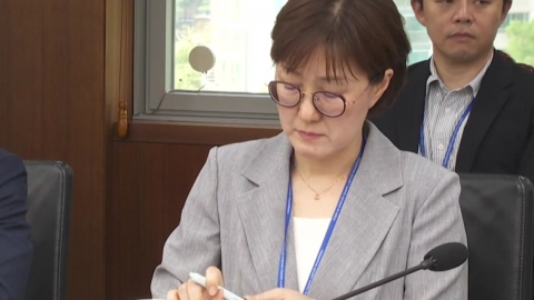 국회 운영위 설전의 중심, '김현지 비서관'은 누구? [앵커리포트]