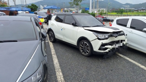 이천 신둔면사무소 주차장에서 승용차 돌진...차량 6대 파손