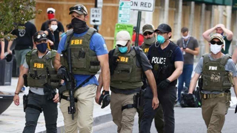 미 FBI, 인종차별 항의시위 때 무릎꿇은 요원들 대거 해고