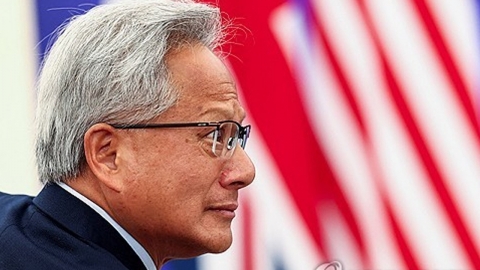 젠슨 황 "중국 반도체 미국과 '나노 초' 격차...경쟁 불가피"