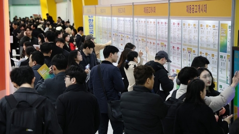 "현재 20대, 근 10년간 가장 힘든 세대"…실질소득 증가율 \'최저\'