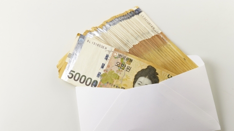 떡값 못 받는 국민 수두룩한데…국회의원들 424만원 수령