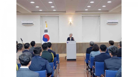 강경화 주미대사 취임…"실용외교 뼈대는 한미동맹"