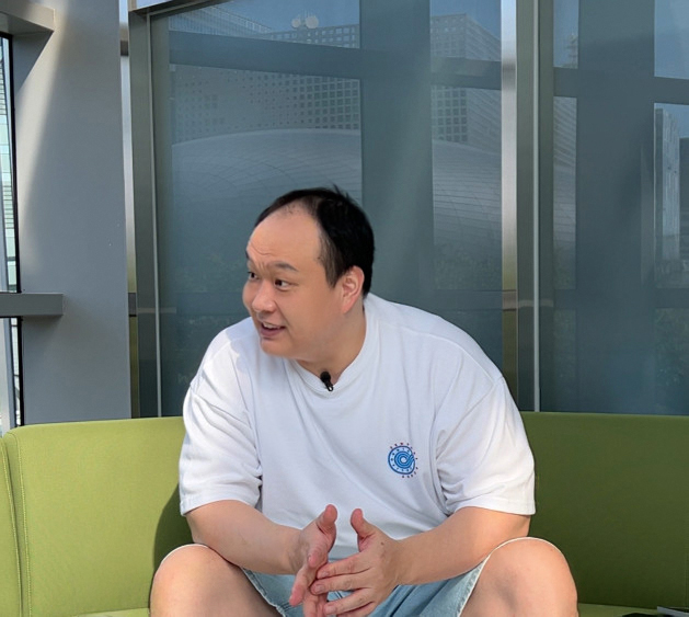 [리브투게더③] '악역 전문 배우' 이호철의 눈물…"반려견 깜돌이, 치매 앓다 떠나"