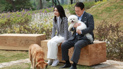 "반려견에 스위트룸 달라"…尹 부부, 프랑스 순방 때 \'개 의전\' 요구