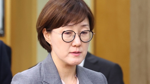 국감장 곳곳 '김현지 논란'…운영위는 연기
