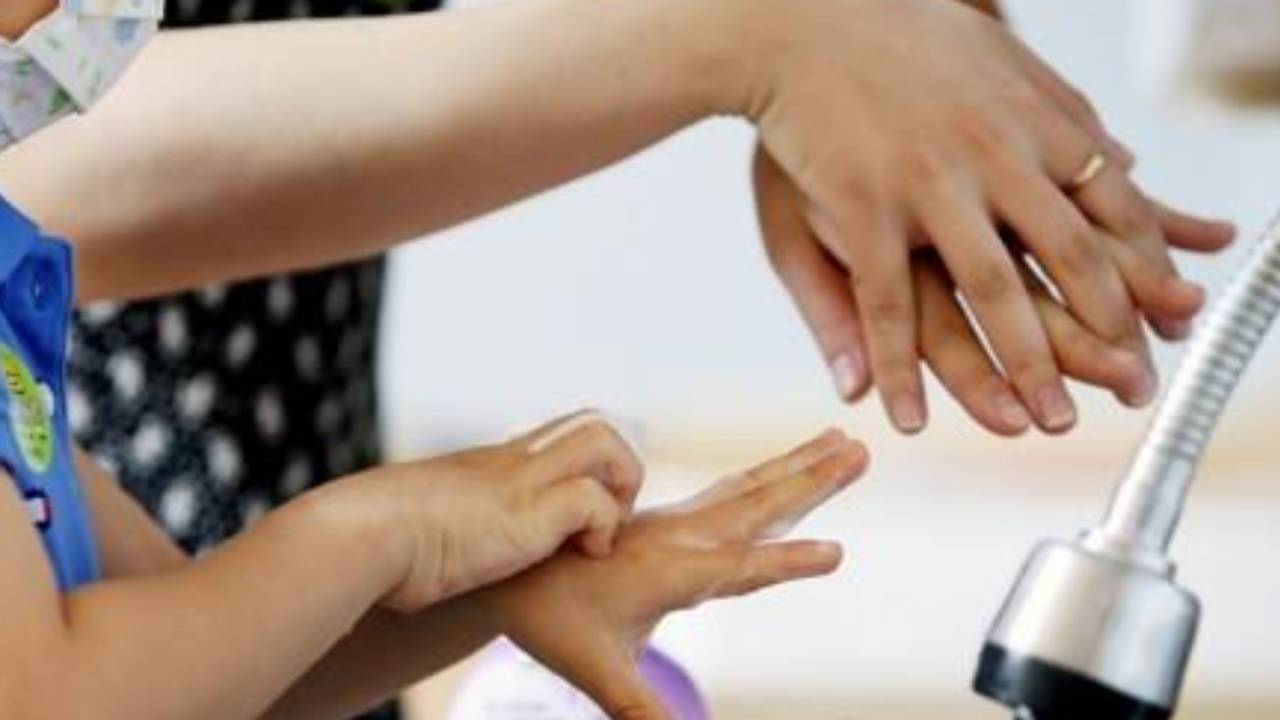 성인 남성 10명 중 2명은 용변 후 손 안 씻어...여성의 두 배