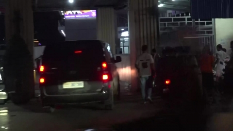 [단독] \'범죄단지\' 도피 추정 행렬 포착…승합차·버스 줄지어
