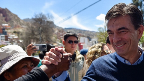 볼리비아 대통령에 중도파 파스 당선...20년 만에 좌파집권 종식