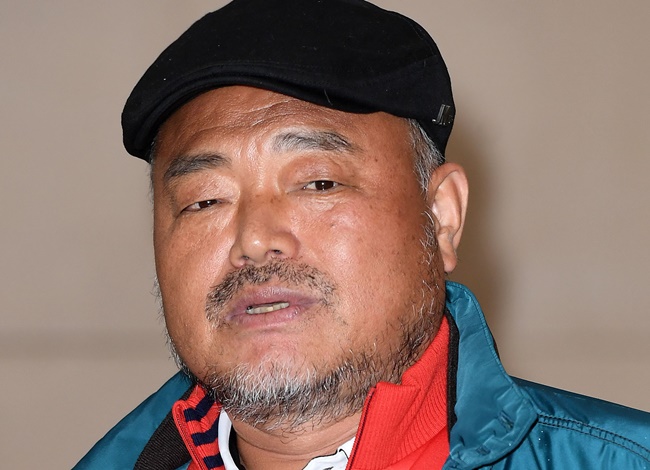 '尹 지지' 김흥국 "정치는 내 길 아냐"…가수 복귀 선언