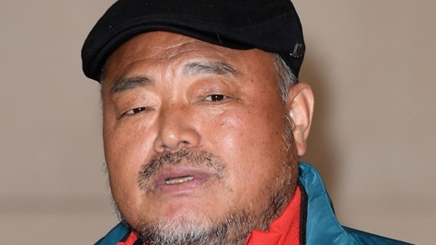 \'尹 지지\' 김흥국 "정치는 내 길 아냐"…가수 복귀 선언