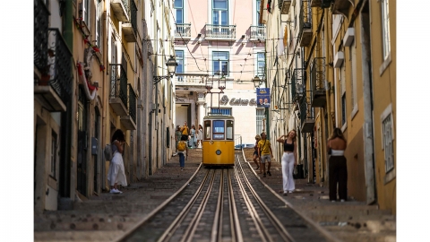 '16명 사망' 리스본 푸니쿨라 탈선 원인은 불량케이블
