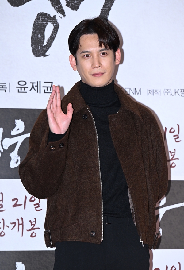 박기웅, '나의 고요' 김용철 작가 전시 축하