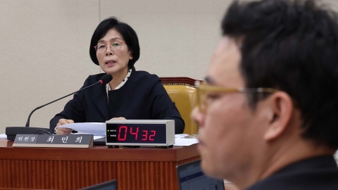 'MBC 임원 퇴장' 충돌…"독재자"·"최민희 국감인가"