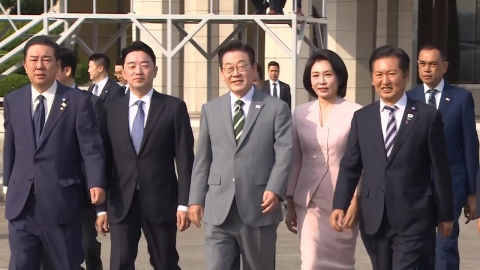 이 대통령, 아세안 정상회의 참석 위해 출국…스캠 대응·다카이치 대면 주목