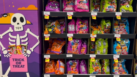 미국 핼러윈 사탕값 폭등...흉작과 트럼프 관세로 "10% 급등"