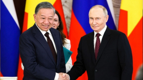 "베트남, 미 대신 러와 밀착...러 무기 은밀히 수입"