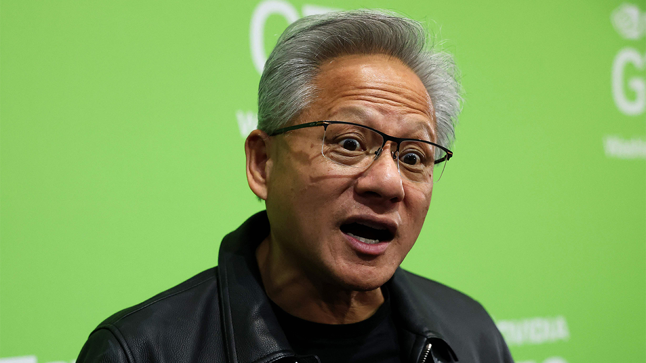 젠슨황 "전세계 AI 개발자 절반은 중국인...중국 인재 받아야"