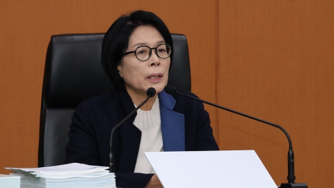 국민의힘 "최민희 딸, SNS엔 \'지난해 8월 결혼\' 표기"