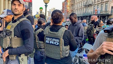 "트럼프 취임 후 불체자 200만 명 미국 떠나...52만여 명 추방"