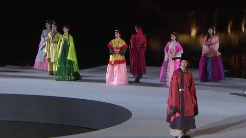 경제·외교 무대서 펼쳐진 한국의 멋...'한복 패션쇼' 열려