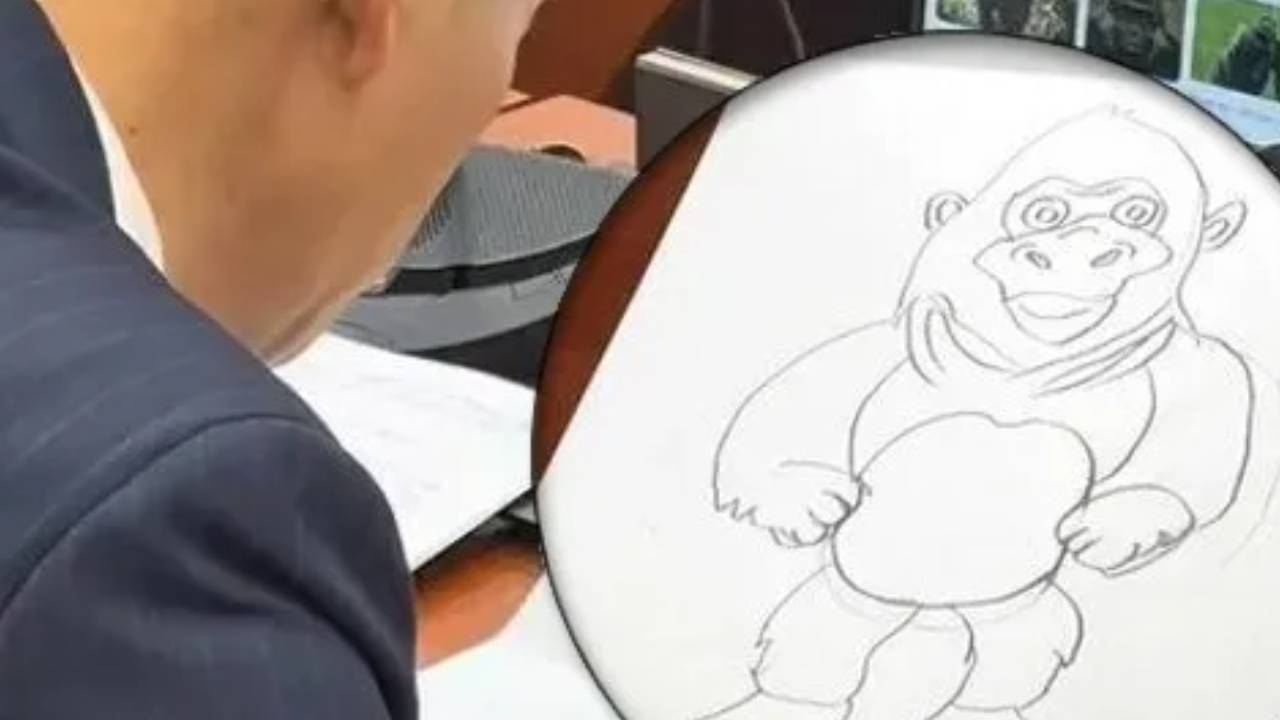 국감 중 고릴라 그린 유영하 "마음 달래기 위함이었다"