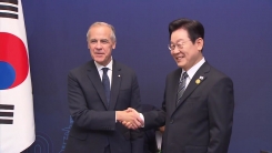 [현장영상+] 이 대통령-캐나다 카니 총리 정상회담...방산 협력...