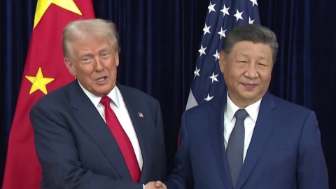 6년 만에 군 공항서 재회…덕담 속 뼈 있는 말도