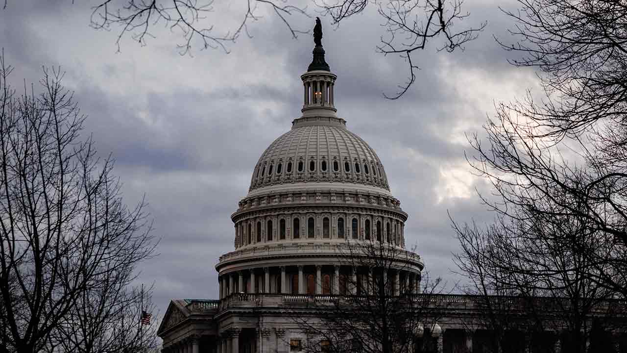 미 상원, '트럼프 상호 관세 중단' 결의안 통과...효력은 없을 듯