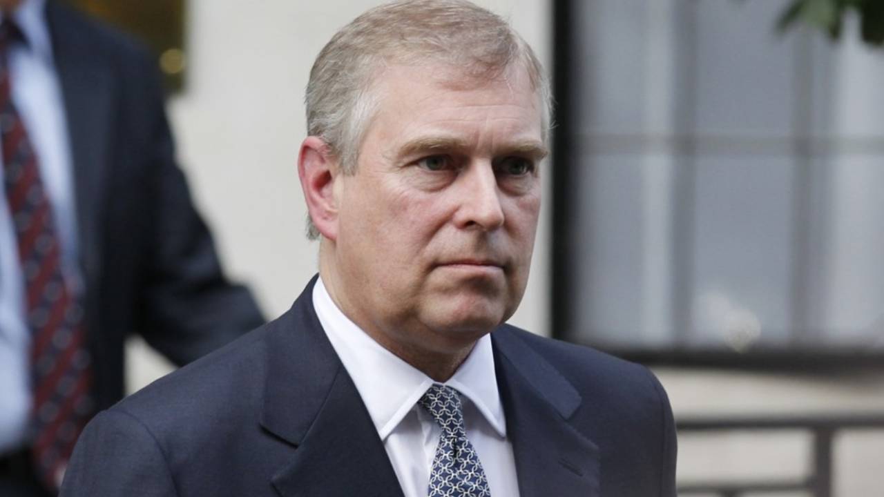 '성 추문' 휩싸인 영국 앤드루 왕자, 왕자 칭호 박탈 당해