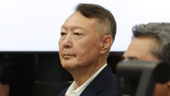 윤, 내란 혐의 재판 연속 출석...곽종근 증인신문