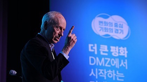 샌델 "미국 트럼프 부상, 우익 포퓰리즘 정당들 부상과 유사"