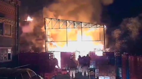 식품 공장에서 한때 큰불…좌초 어선 10명 구조