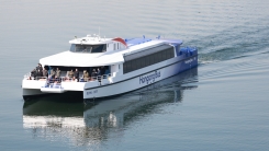 운항 재개한 한강버스, 접안 중 충격으로 스타벅스 매장 정전