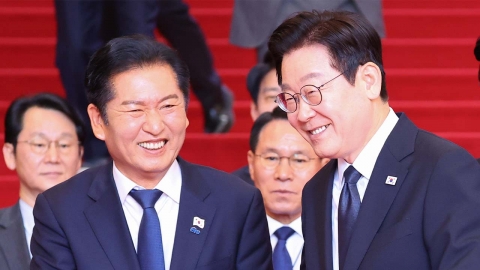 정청래 "대통령 만나면 기분 좋다"...재판중지법 일단 봉합?