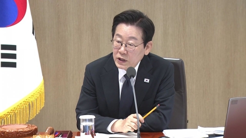 이 대통령 "공기업 민영화, 국민 여론 반영하도록 제도 재검토"