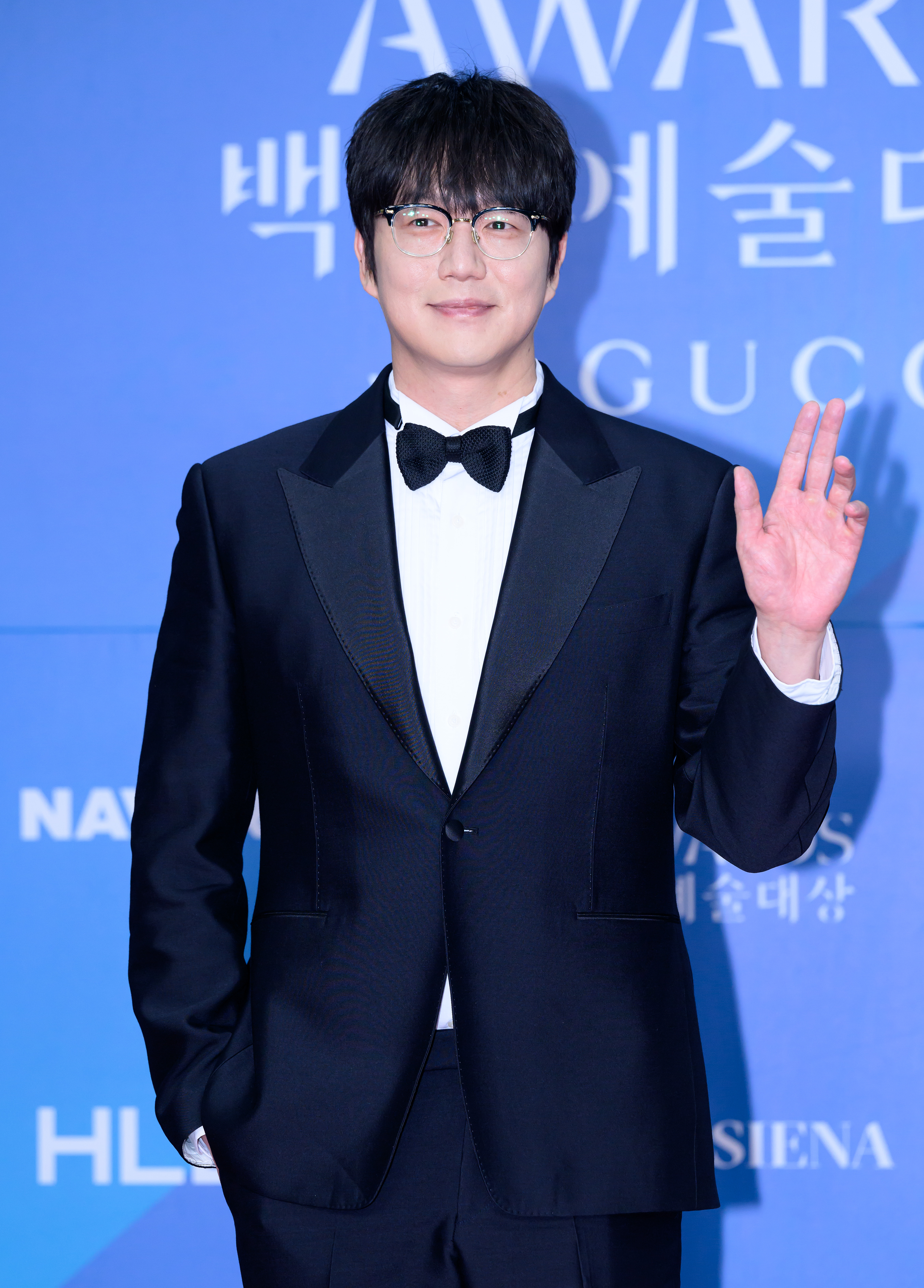 "성시경 전 매니저, 티켓 빼돌려 아내 통장으로"… 내부 폭로 등장