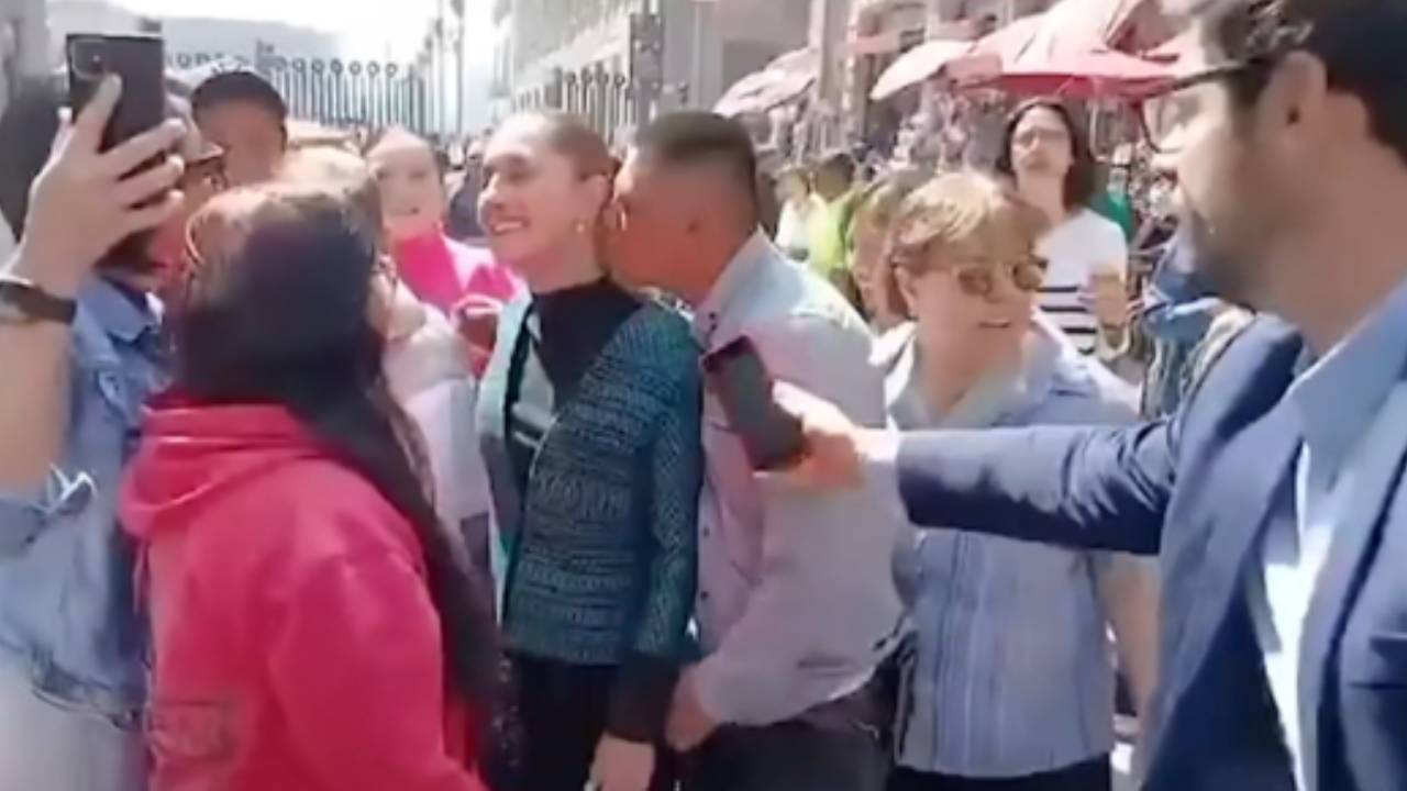 '목덜미에 입맞춤'...멕시코 여성 대통령, 길거리에서 성추행 당해