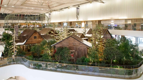 [기업] 더현대서울 '숲속의 공방' 크리스마스 장식 선보여