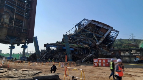  매몰자 7명 중 2명 발견...현재 구조 준비 중