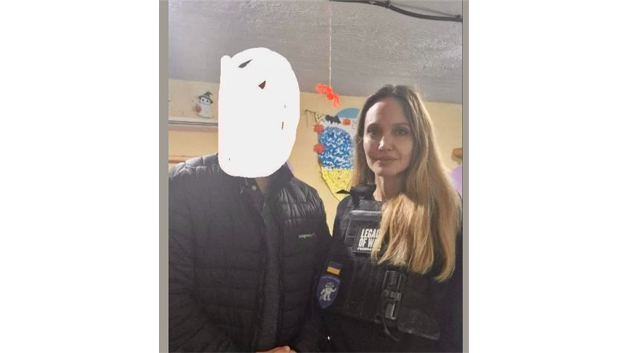 배우 앤젤리나 졸리, 우크라이나 헤르손 깜짝 방문