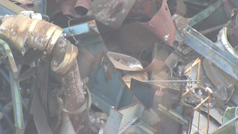 무거운 철 구조물에 2차 피해 우려…구조 작업 차질