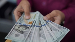 달러·원 환율 1,449.3원 마감...위험 회피 확산