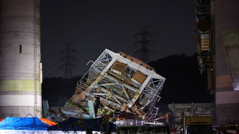  소방 "울산화력발전소 붕괴 사고 매몰자 1명 사망"