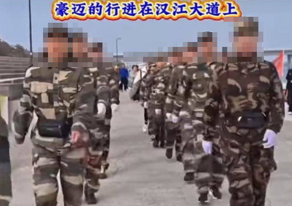 서울 한복판서 군복 입은 중국인 100여명 '행진'…"선 넘었다"