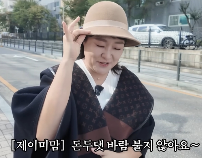 이수지, '대치맘' 겨울 패션 또 공개…이번엔 어떤 명품?