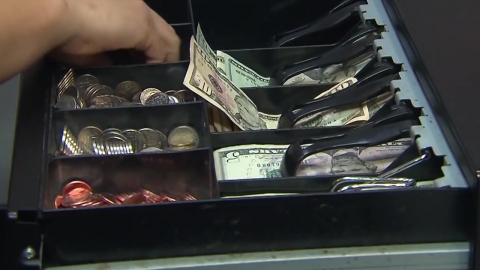 트럼프 "물가, 바이든 때보다 나아"…경제 심리는 \'최악\'